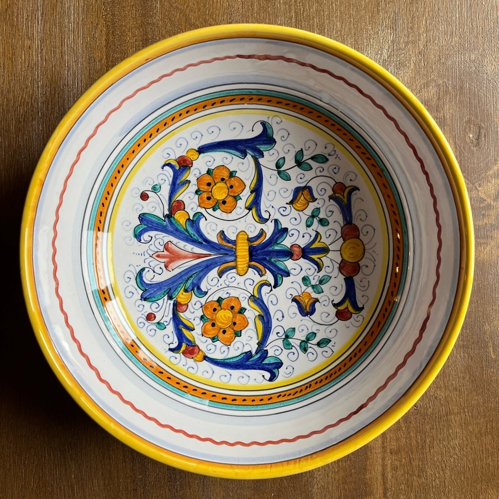 Ceramic serving bowl